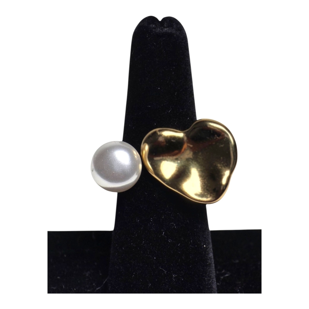 Gold Tone Heart and Pearl Ring